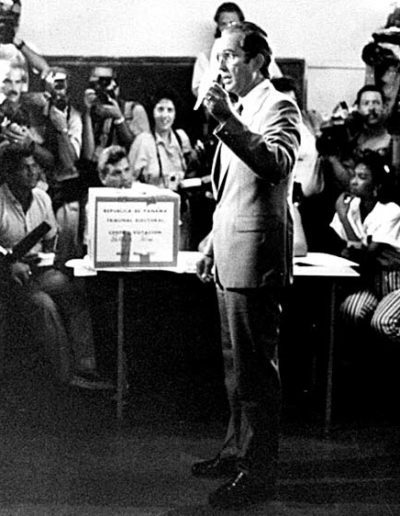 Día de elección presidencial en 1989. Centro de votación en el colegio La Salle.